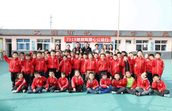 慧算賬愛(ài)心公益走進(jìn)東方紅小學(xué)，積極踐行社會(huì)責(zé)任